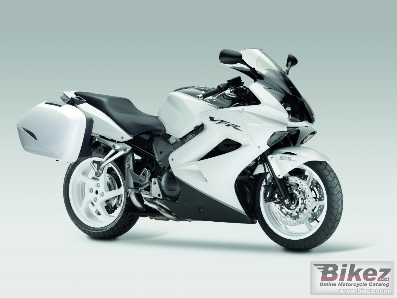 Big Honda vfr 800 picture and wallpaper from Bikez.com